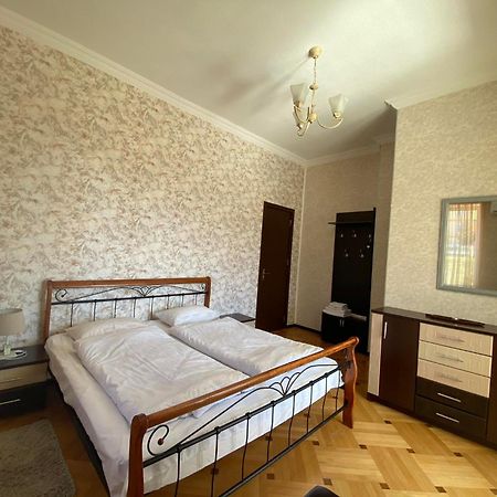 Neli & Zaal Guest House テラヴィ エクステリア 写真