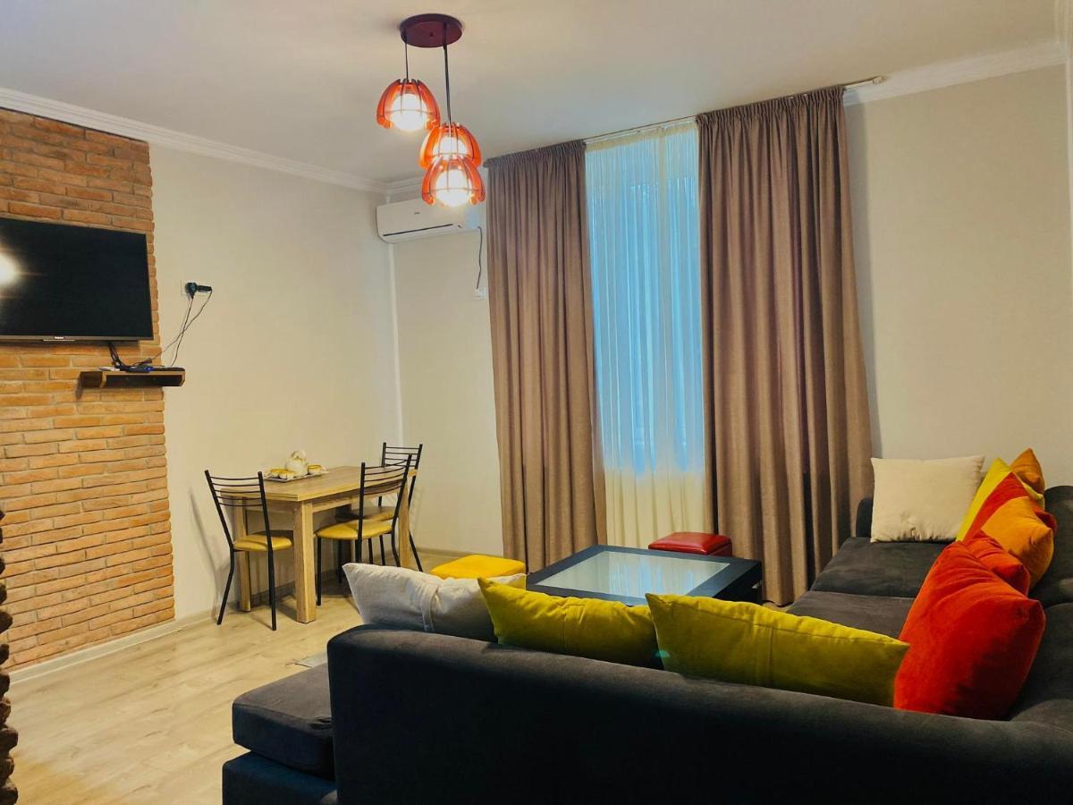 Neli & Zaal Guest House テラヴィ エクステリア 写真