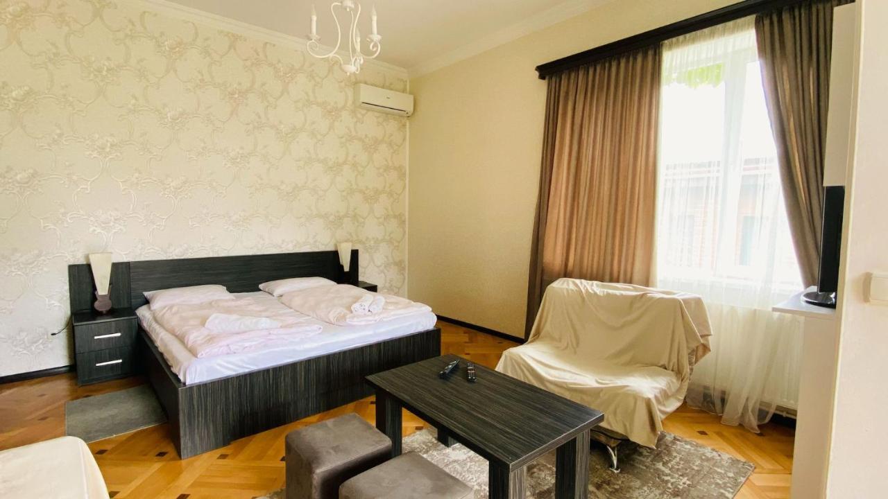 Neli & Zaal Guest House テラヴィ エクステリア 写真