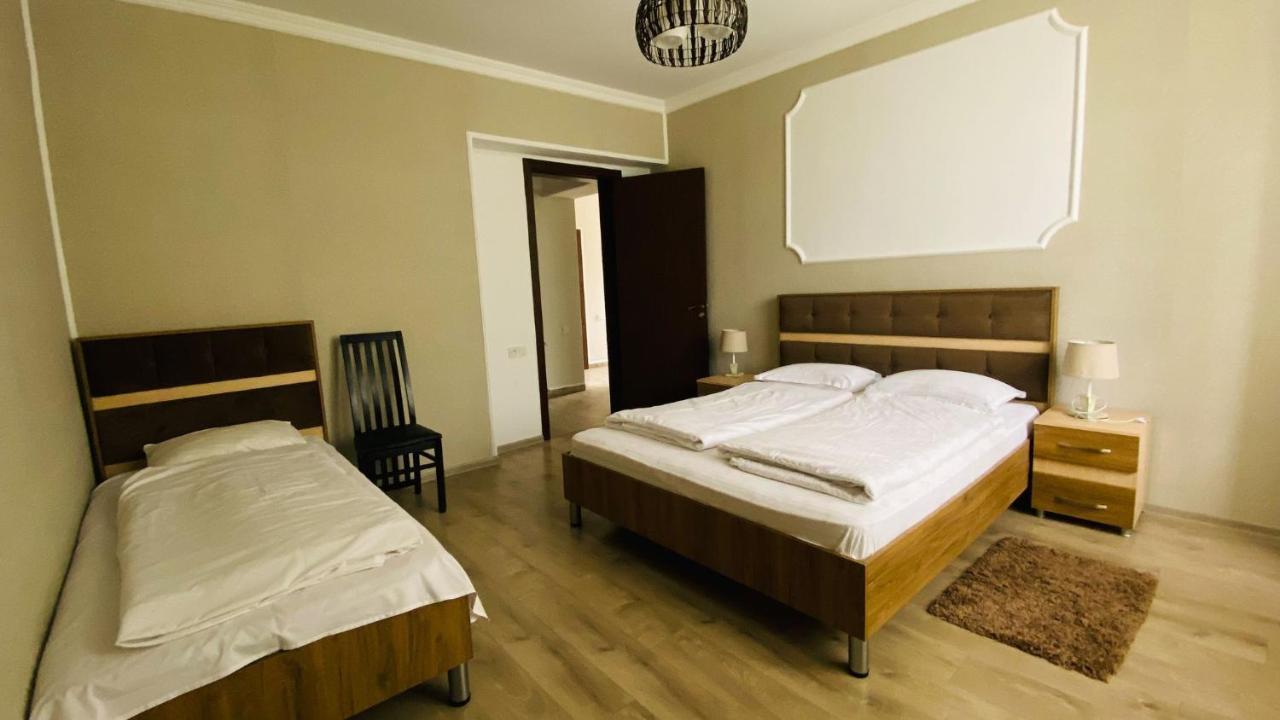 Neli & Zaal Guest House テラヴィ エクステリア 写真