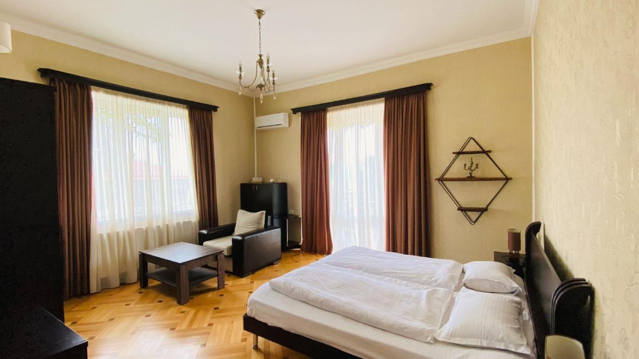 Neli & Zaal Guest House テラヴィ エクステリア 写真